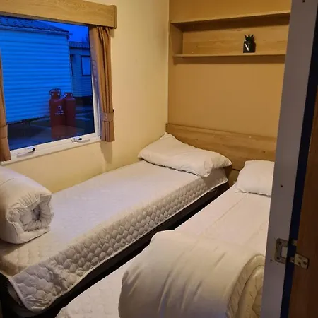 Cosy, Family Caravan Near The Beach Clacton-on-Sea Extérieur photo