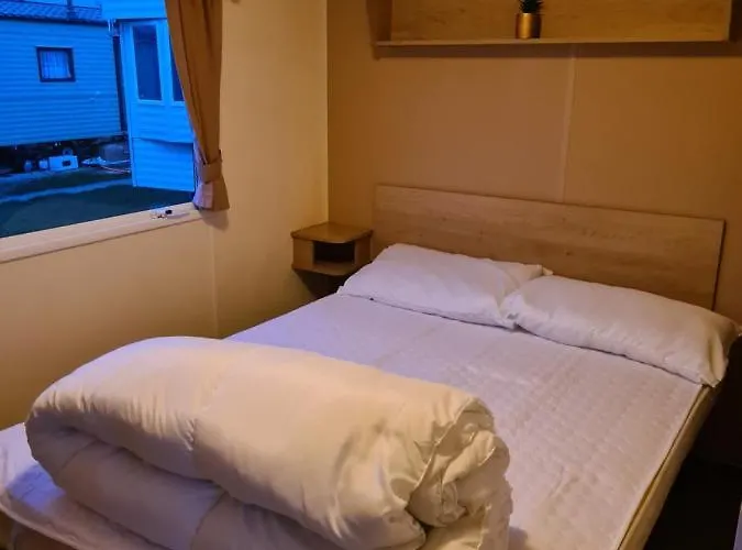 Cosy, Family Caravan Near The Beach