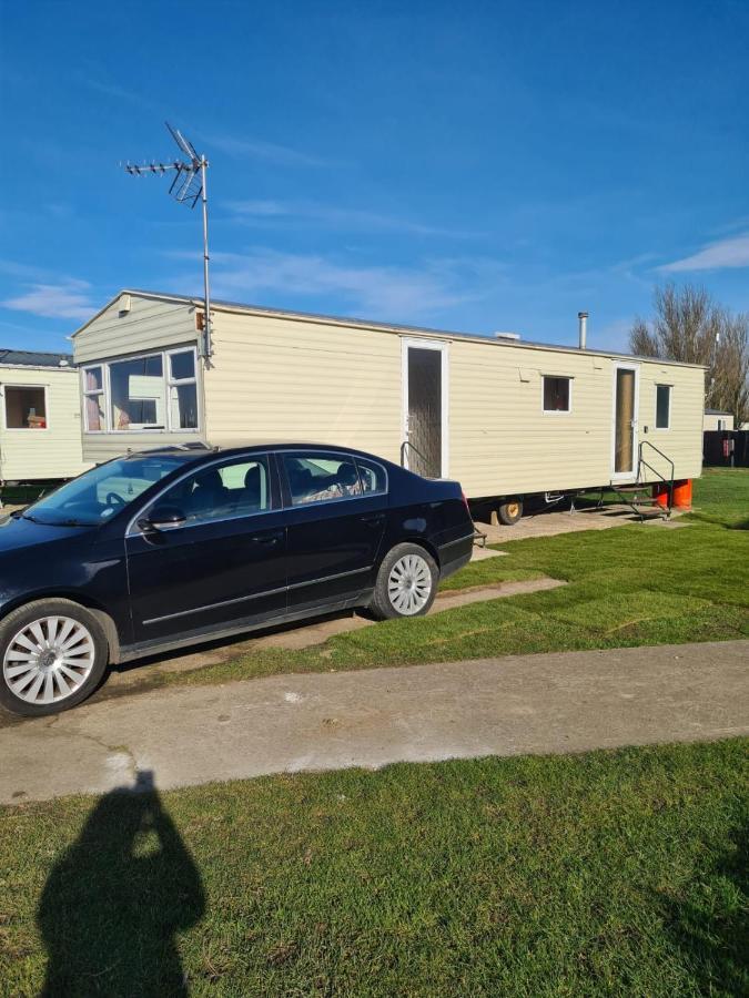 Cosy, Family Caravan Near The * Clacton-on-Sea