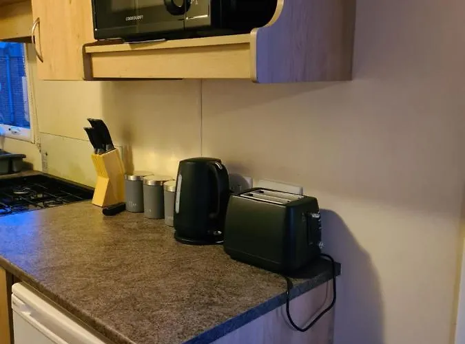 Cosy, Family Caravan Near The Beach